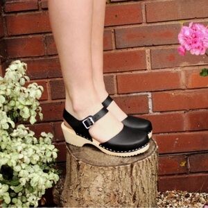 Lotta from Stockholm low black wood clogs